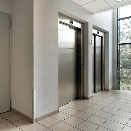 Functional With Ac Lechicka Very Berry By Renters Apartmán Poznaň