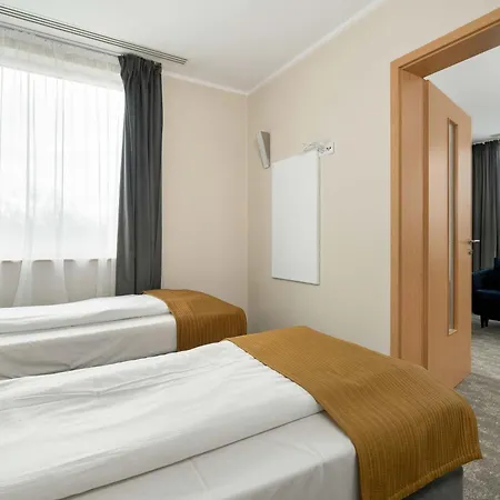 Functional With Ac Lechicka Very Berry By Renters דירה