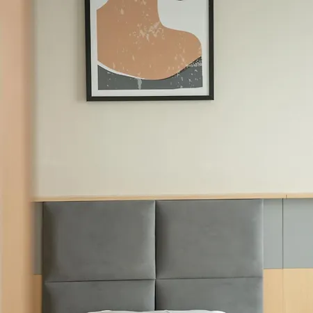 Functional With Ac Lechicka Very Berry By Renters