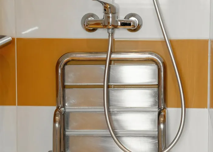 Functional With Ac Lechicka Very Berry By Renters Apartment *