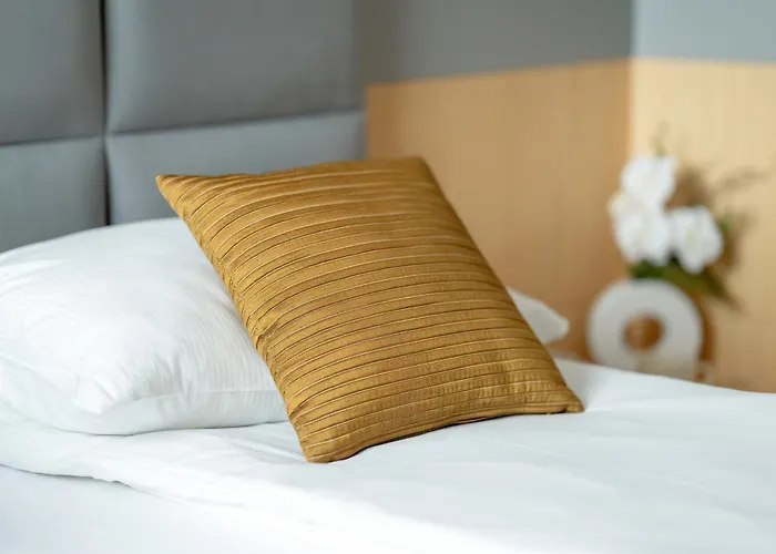 Apartment Functional With Ac Lechicka Very Berry By Renters Poznan